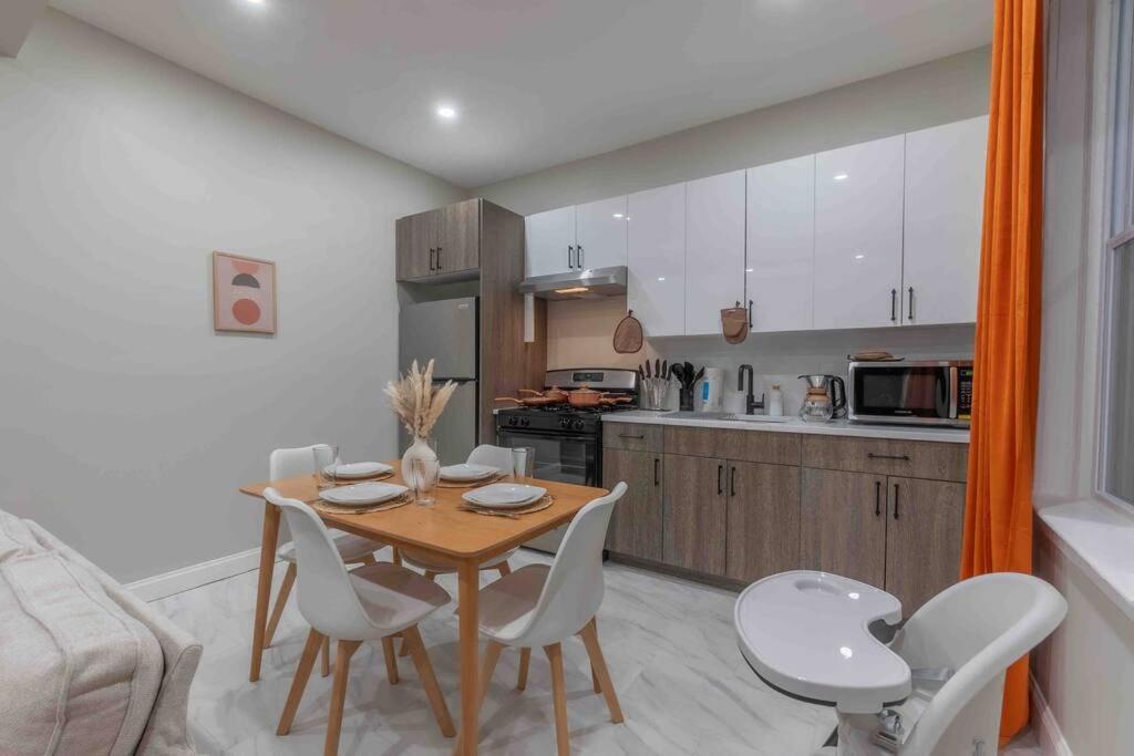 Pumpkin Premise By Airport, 5 Beds, Sleeps 8, Book 7 Days, Get 20 Percent Off Apartment Newark Bagian luar foto