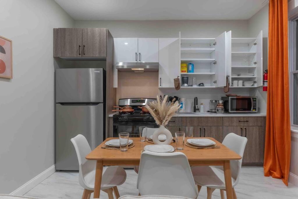 Pumpkin Premise By Airport, 5 Beds, Sleeps 8, Book 7 Days, Get 20 Percent Off Apartment Newark Bagian luar foto