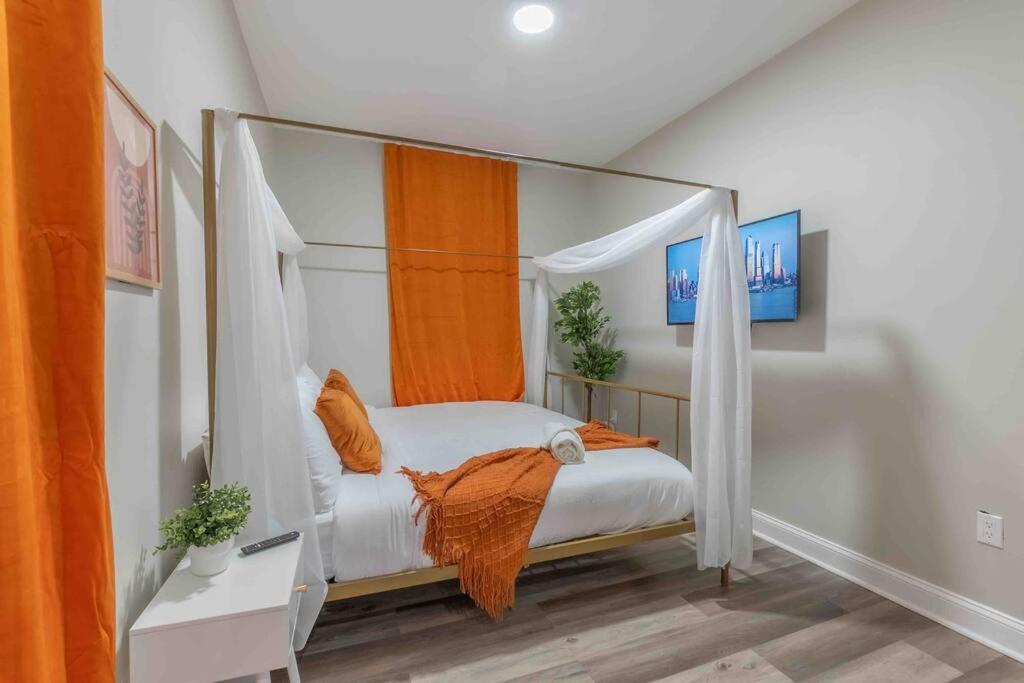 Pumpkin Premise By Airport, 5 Beds, Sleeps 8, Book 7 Days, Get 20 Percent Off Apartment Newark Bagian luar foto